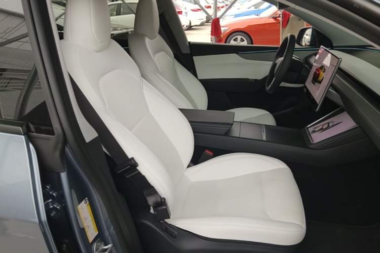 Used Tesla Model Y 2025 Rear-Wheel-Drive Version Right Front Seat