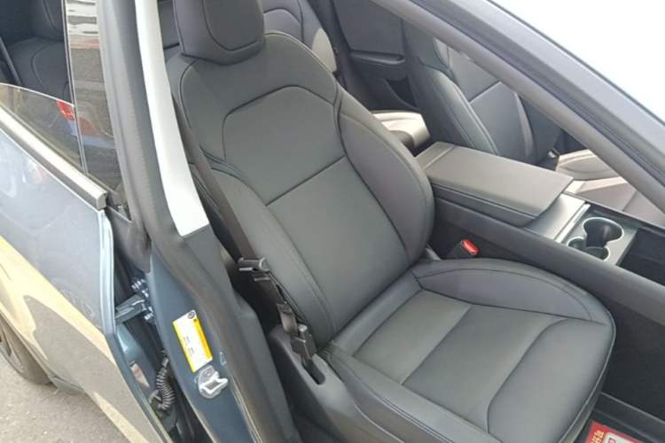 Used Tesla Model Y 2025 Rear-Wheel-Drive Version Right Front Seat