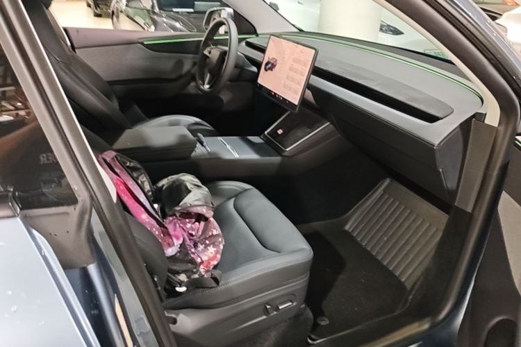Used Tesla Model Y 2025 Rear-Wheel Drive First Edition Right Front Seat