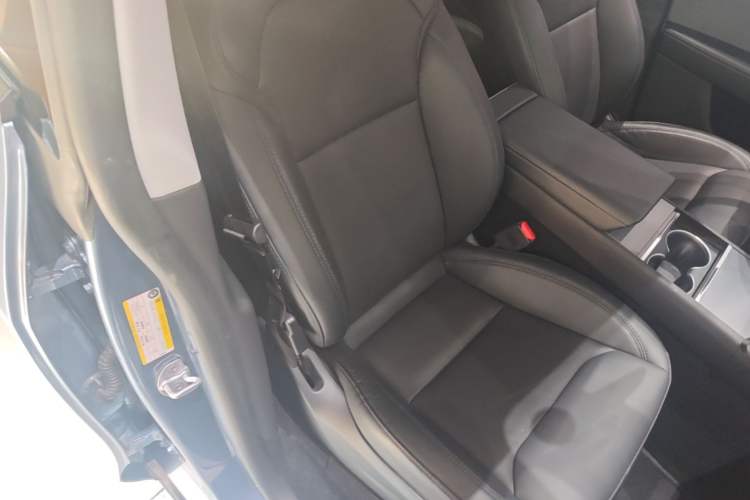 Used Tesla Model Y 2025 Rear-Wheel Drive First Edition Right Front Seat