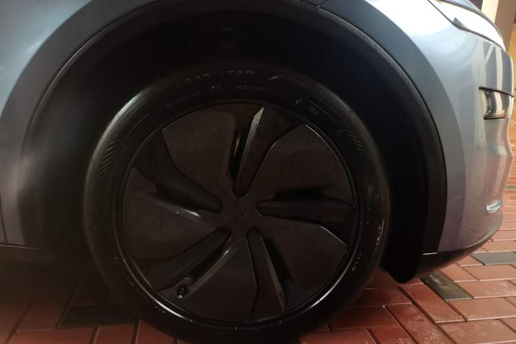 Used Tesla Model Y 2025 Rear-Wheel-Drive Version Right Front Wheel Hub