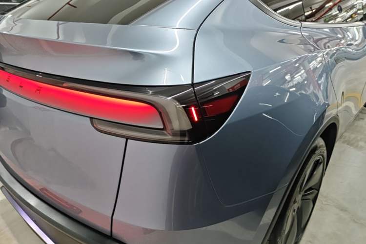Used Tesla Model Y 2025 Rear-Wheel-Drive Version Right Rear Taillight