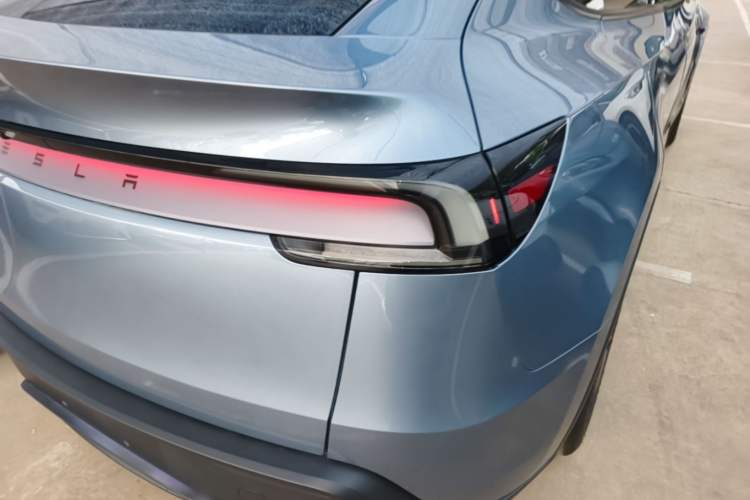 Used Tesla Model Y 2025 Rear-Wheel-Drive Version Right Rear Taillight