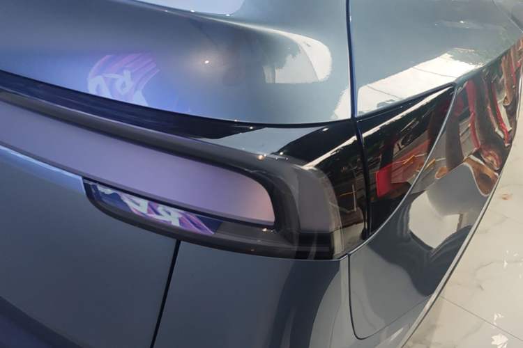 Used Tesla Model Y 2025 Rear-Wheel Drive First Edition Right Rear Taillight