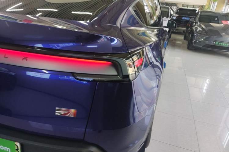 Used Tesla Model Y 2025 Long-Range All-Wheel Drive First Edition Right Rear Taillight