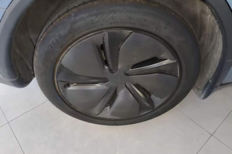 Used Tesla Model Y 2025 Rear-Wheel-Drive Version Right Rear Wheel Hub