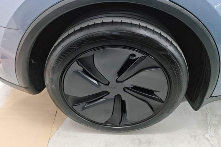 Used Tesla Model Y 2025 Rear-Wheel-Drive Version Right Rear Wheel Hub