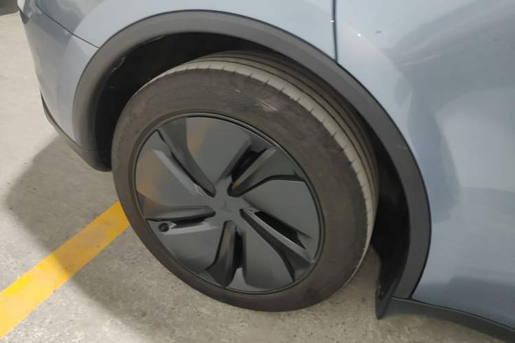 Used Tesla Model Y 2025 Rear-Wheel-Drive Version Right Rear Wheel Hub