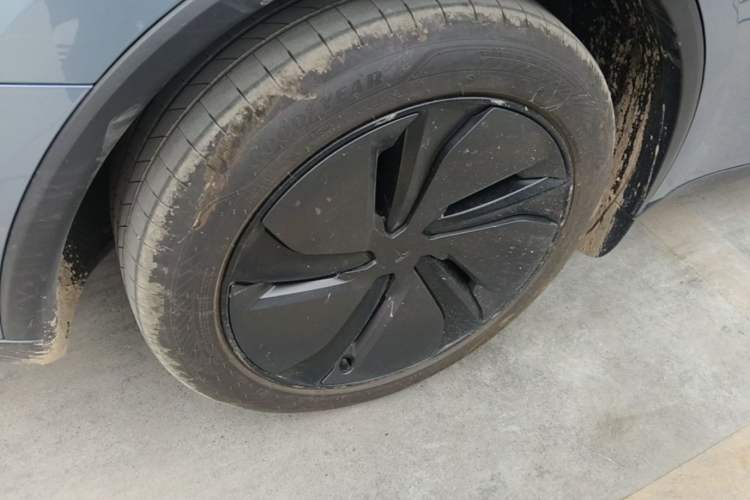 Used Tesla Model Y 2025 Rear-Wheel-Drive Version Right Rear Wheel Hub