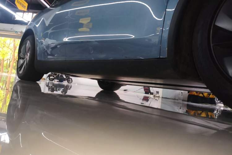Used Tesla Model Y 2025 Rear-Wheel-Drive Version Right Side Sill