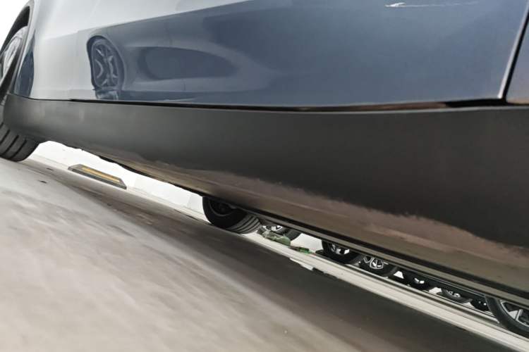 Used Tesla Model Y 2025 Rear-Wheel-Drive Version Right Side Sill