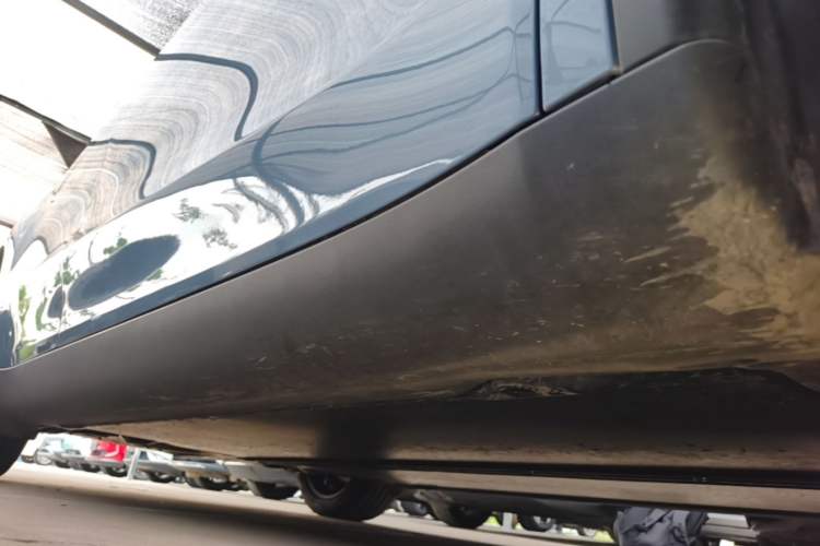 Used Tesla Model Y 2025 Rear-Wheel-Drive Version Right Side Sill