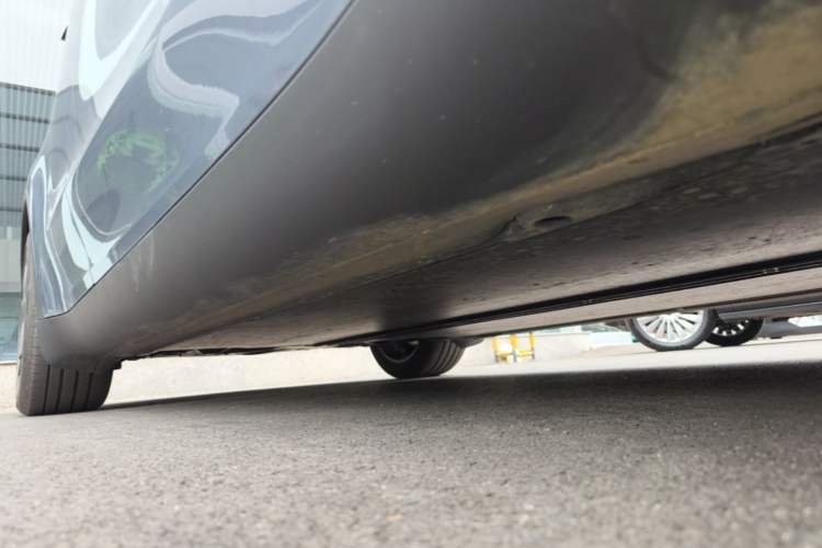 Used Tesla Model Y 2025 Rear-Wheel-Drive Version Right Side Sill
