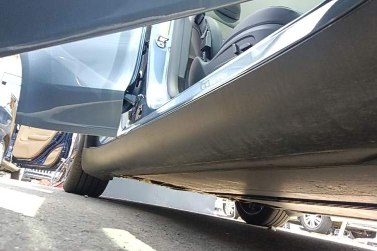 Used Tesla Model Y 2025 Rear-Wheel-Drive Version Right Side Sill