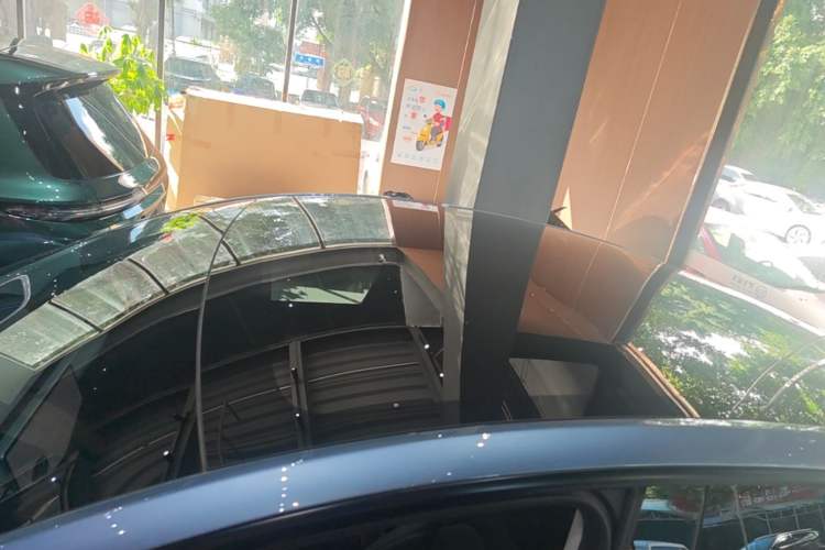 Used Tesla Model Y 2025 Rear-Wheel Drive First Edition Roof