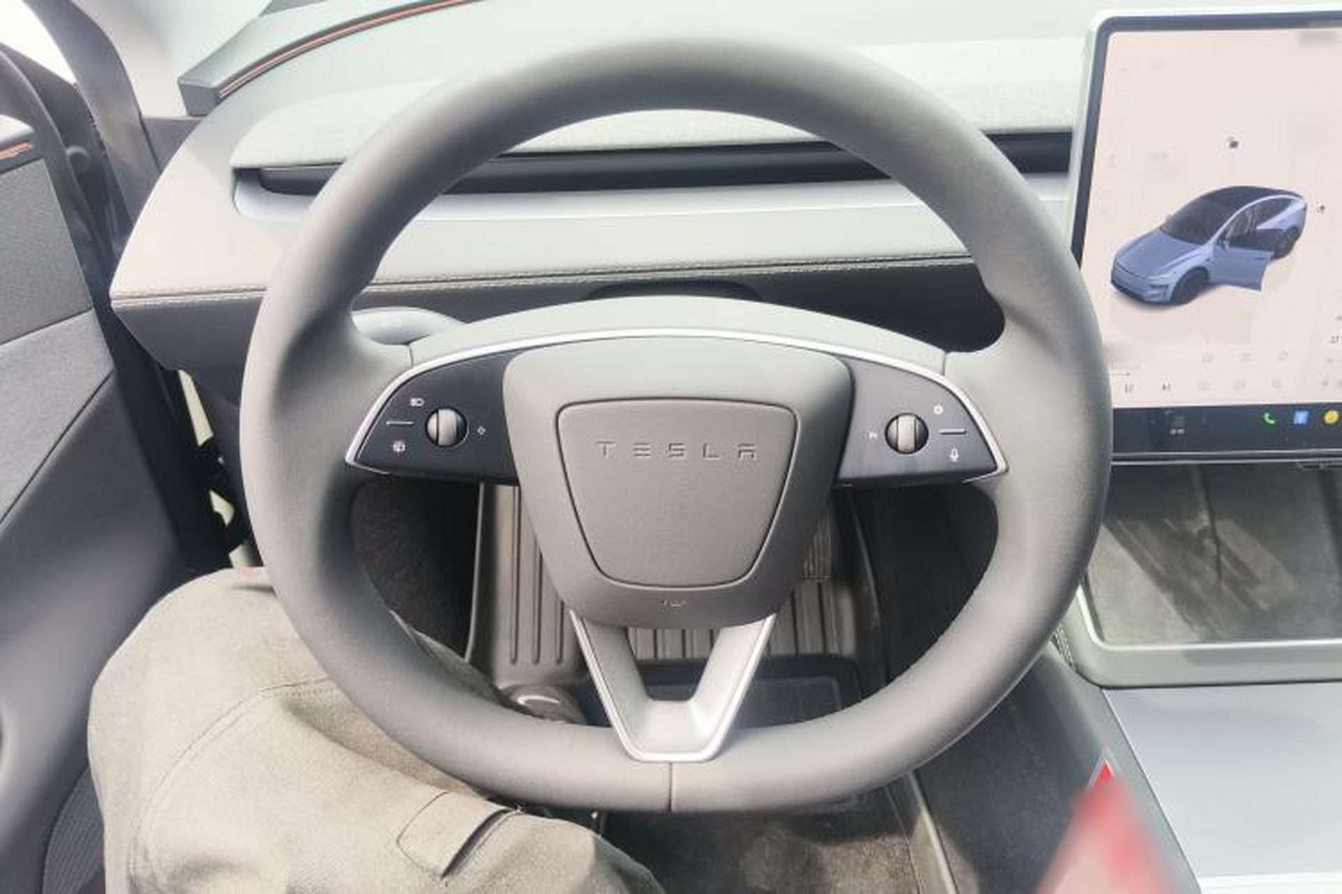 Used Tesla Model Y 2025 Rear-Wheel-Drive Version Steering Wheel