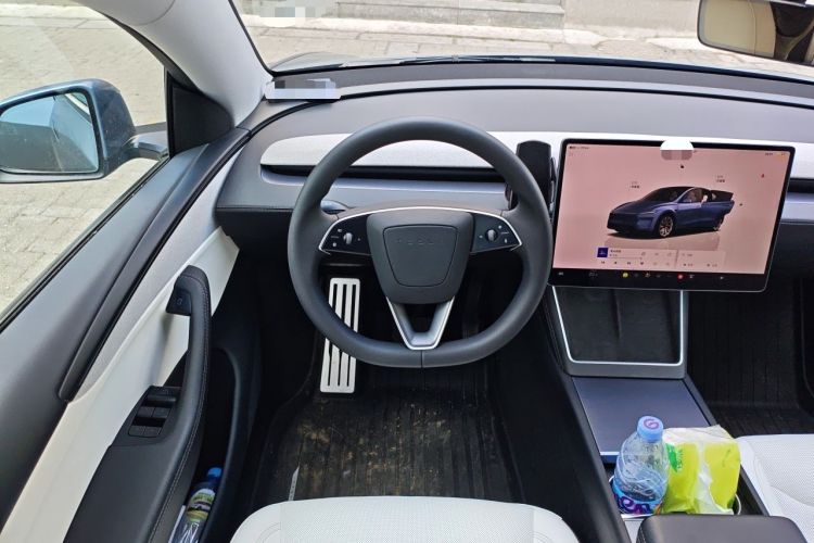 Used Tesla Model Y 2025 Rear-Wheel-Drive Version Steering Wheel
