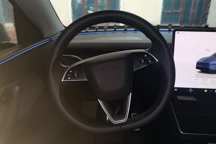 Used Tesla Model Y 2025 Rear-Wheel-Drive Version Steering Wheel