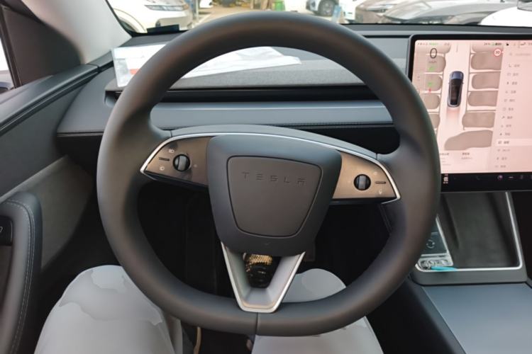Used Tesla Model Y 2025 Rear-Wheel-Drive Version Steering Wheel