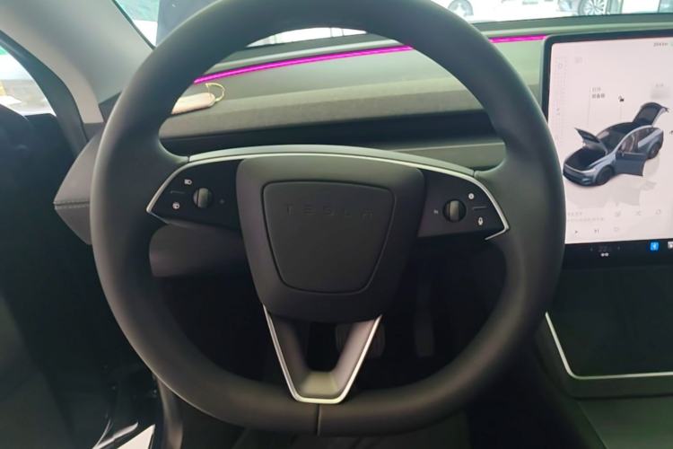 Used Tesla Model Y 2025 Rear-Wheel-Drive Version Steering Wheel
