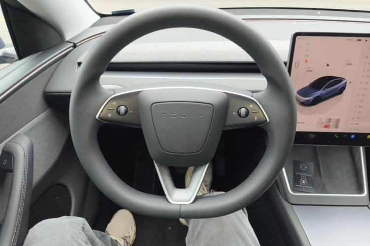 Used Tesla Model Y 2025 Rear-Wheel-Drive Version Steering Wheel
