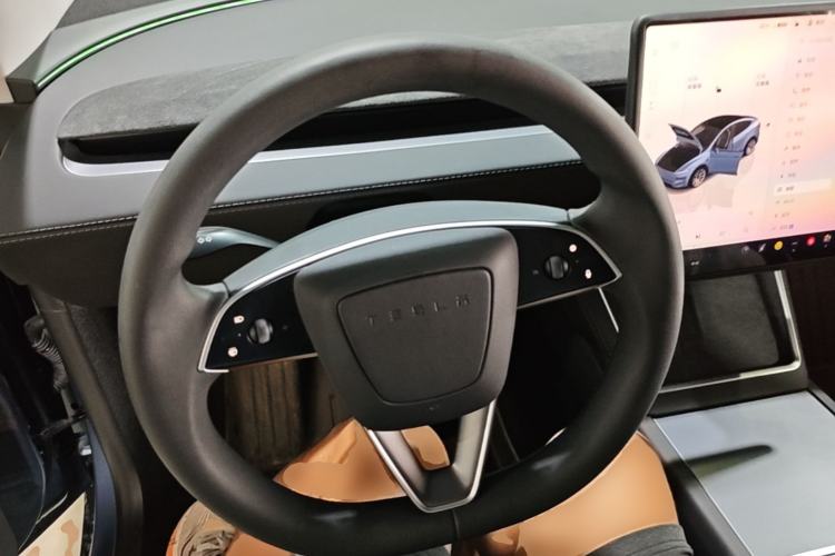 Used Tesla Model Y 2025 Rear-Wheel Drive First Edition Steering Wheel