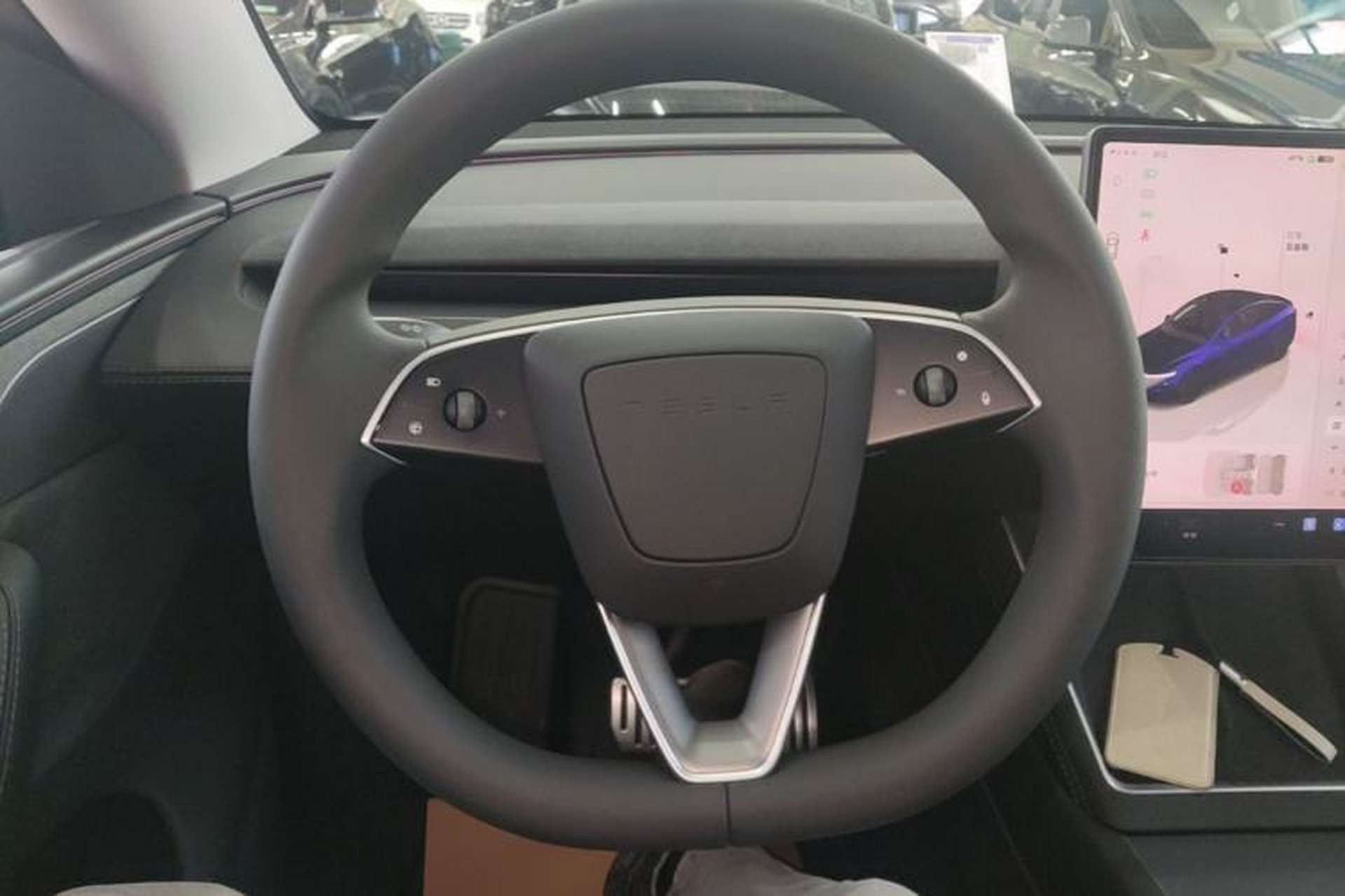 Used Tesla Model Y 2025 Long-Range All-Wheel Drive First Edition Steering Wheel