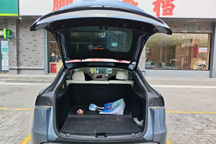 Used Tesla Model Y 2025 Rear-Wheel-Drive Version Trunk