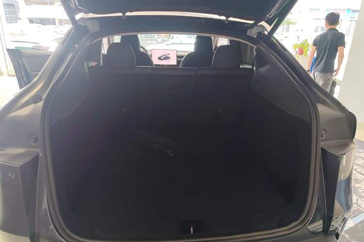Used Tesla Model Y 2025 Rear-Wheel-Drive Version Trunk