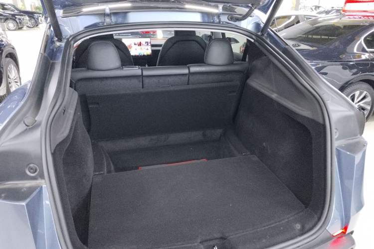 Used Tesla Model Y 2025 Long-Range All-Wheel-Drive Version Trunk