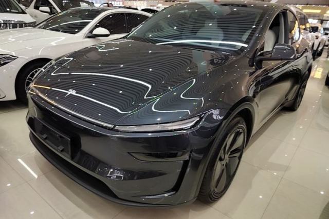 Used Tesla Model Y 2025 Long-Range All-Wheel Drive First Edition