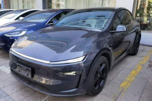 Used Tesla Model Y 2025 Long-Range All-Wheel Drive First Edition