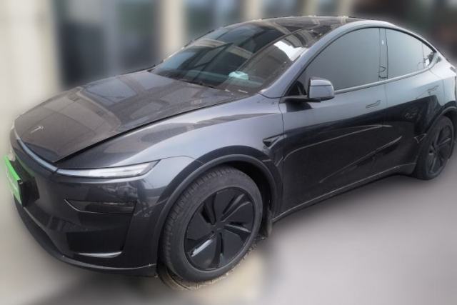 Used Tesla Model Y 2025 Long-Range All-Wheel-Drive Version