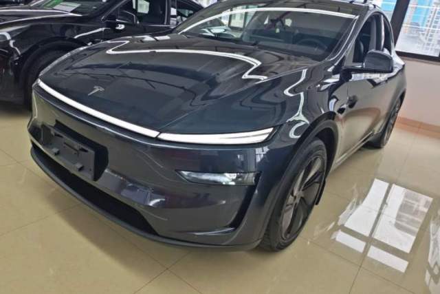 Used Tesla Model Y 2025 Long-Range All-Wheel-Drive Version