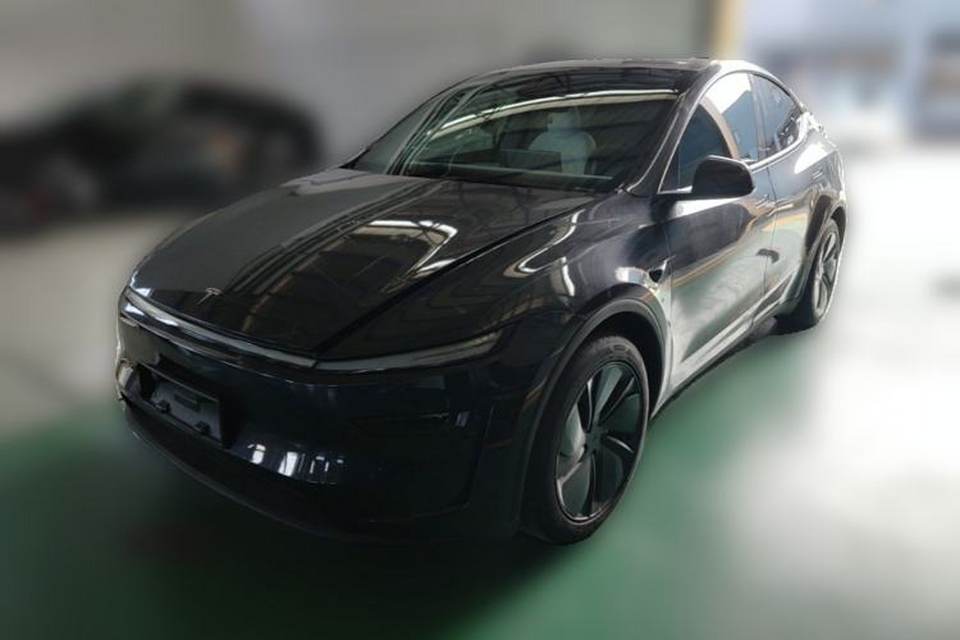 Tesla Model Y 2025