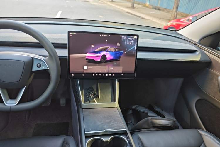Used Tesla Model Y 2025 Long-Range All-Wheel-Drive Version Audio And AC Panel