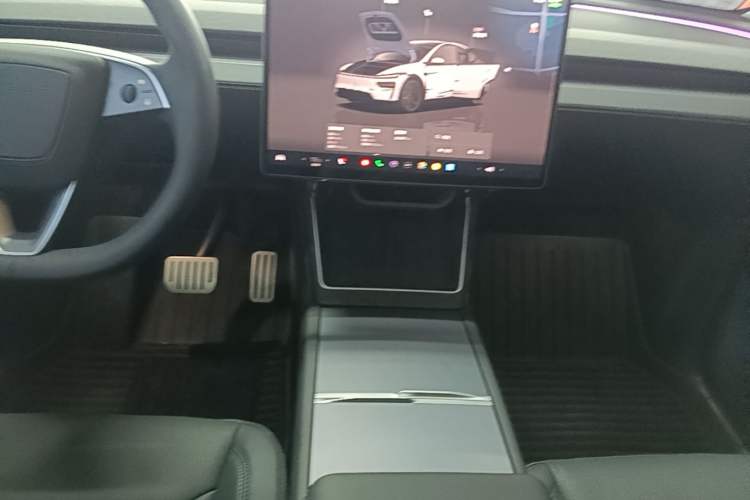 Used Tesla Model Y 2025 Rear-Wheel-Drive Version Audio And AC Panel