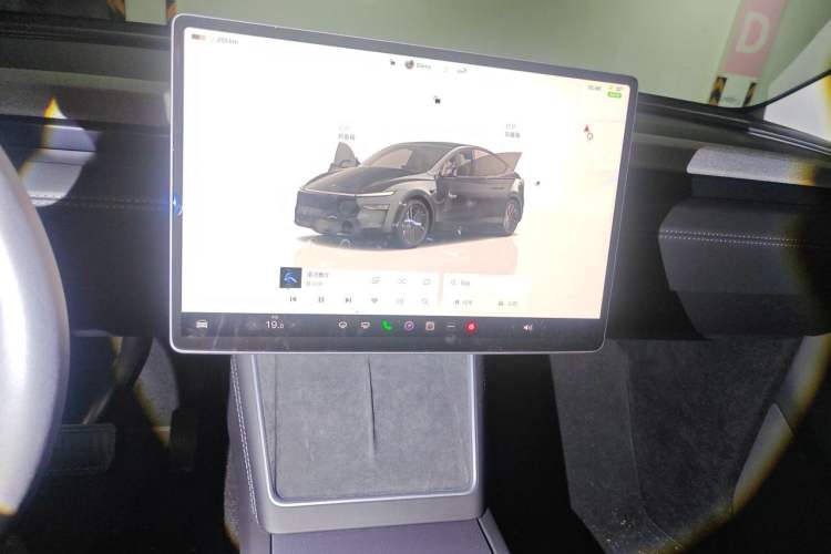 Used Tesla Model Y 2025 Rear-Wheel-Drive Version Audio And AC Panel