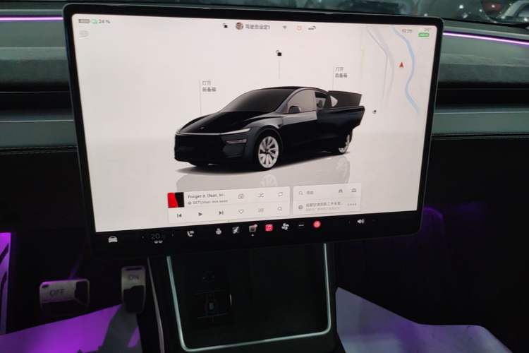 Used Tesla Model Y 2025 Long-Range All-Wheel-Drive Version Audio And AC Panel