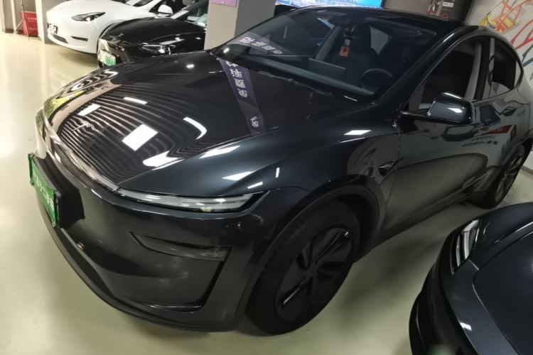 Tesla Model Y 2025 Rear-Wheel-Drive Version