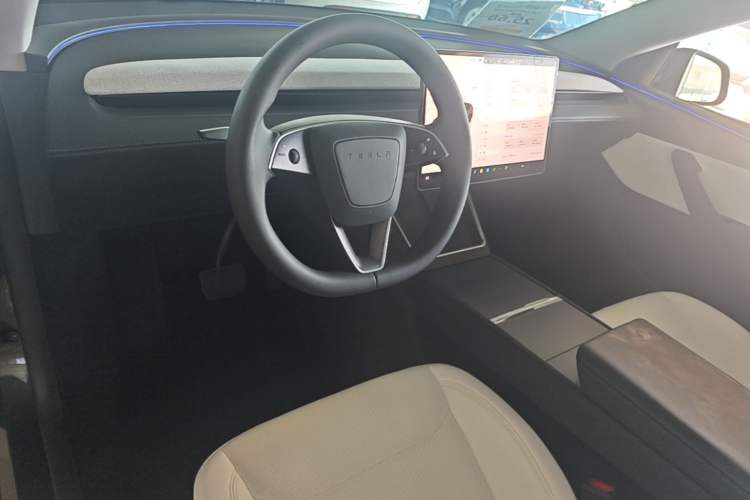 Used Tesla Model Y 2025 Long-Range All-Wheel Drive First Edition Center Console