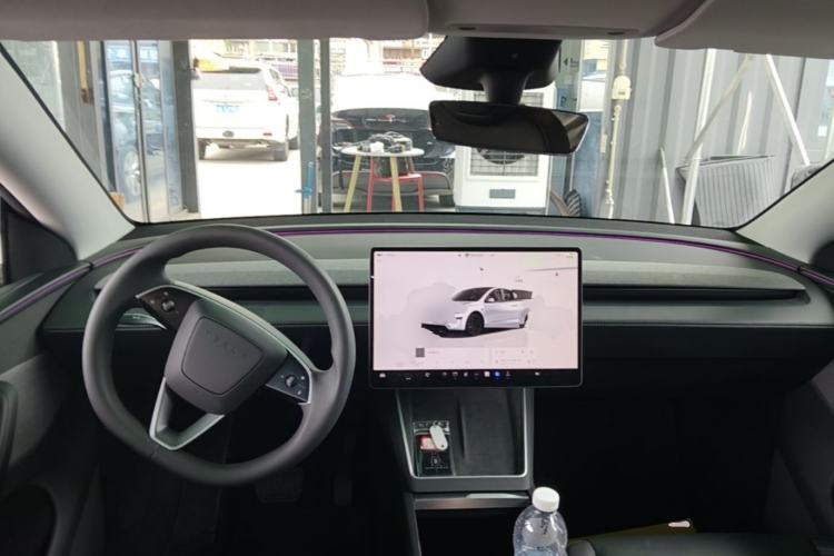 Used Tesla Model Y 2025 Rear-Wheel-Drive Version Center Console