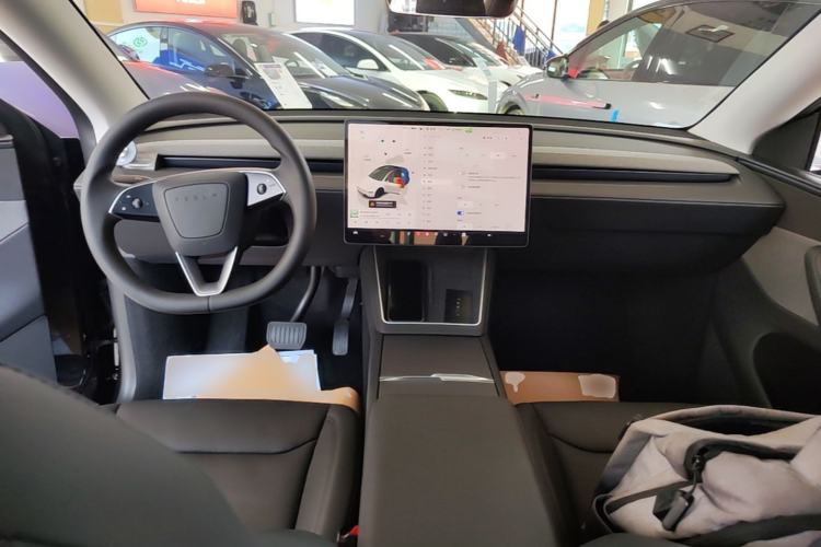 Used Tesla Model Y 2025 Rear-Wheel-Drive Version Center Console