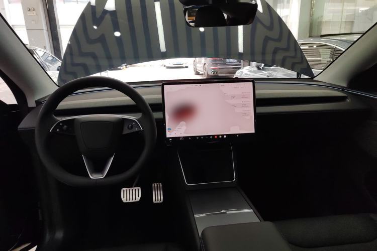 Used Tesla Model Y 2025 Rear-Wheel-Drive Version Center Console