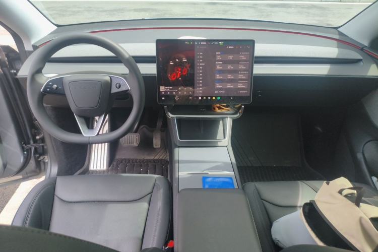 Used Tesla Model Y 2025 Rear-Wheel-Drive Version Center Console