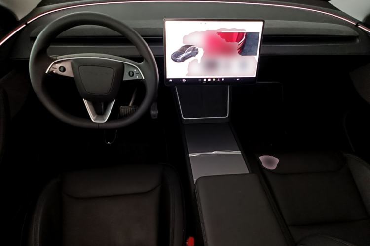 Used Tesla Model Y 2025 Rear-Wheel Drive First Edition Center Console