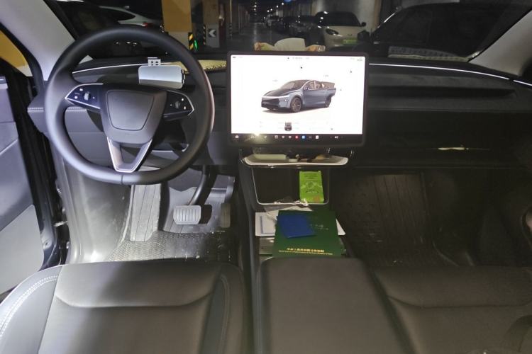 Used Tesla Model Y 2025 Long-Range All-Wheel Drive First Edition Center Console