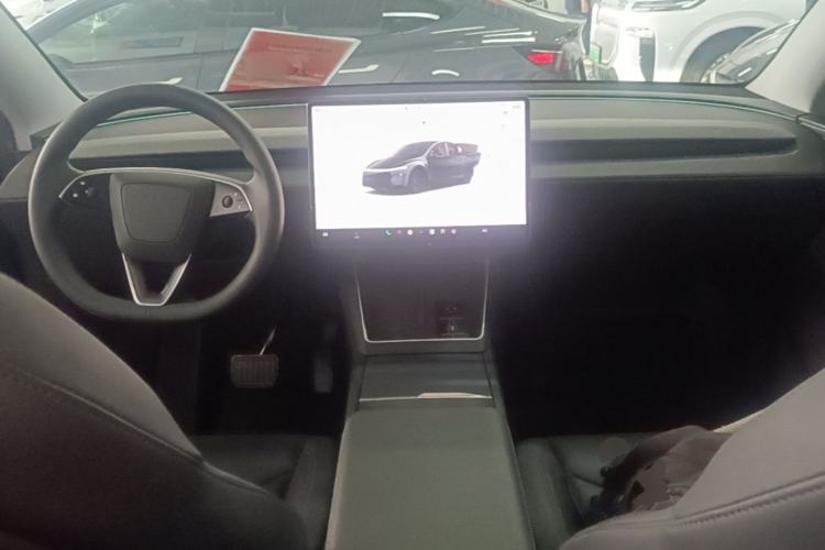 Used Tesla Model Y 2025 Long-Range All-Wheel-Drive Version Center Console