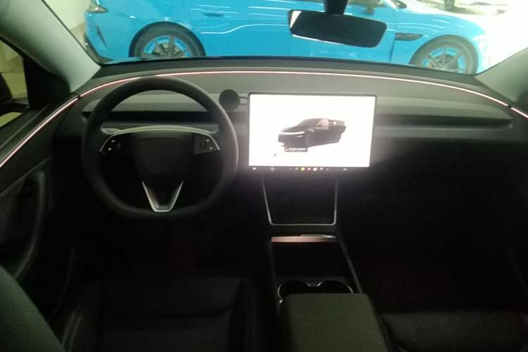 Used Tesla Model Y 2025 Rear-Wheel-Drive Version Center Console
