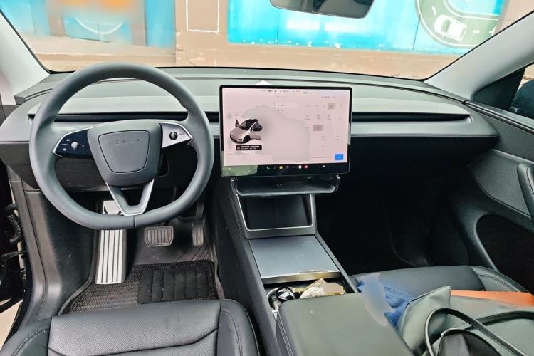 Used Tesla Model Y 2025 Rear-Wheel-Drive Version Center Console